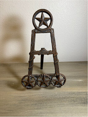 Rustic Cast Iron Texas Star Tabletop Display Easel – Western Horseshoe Style